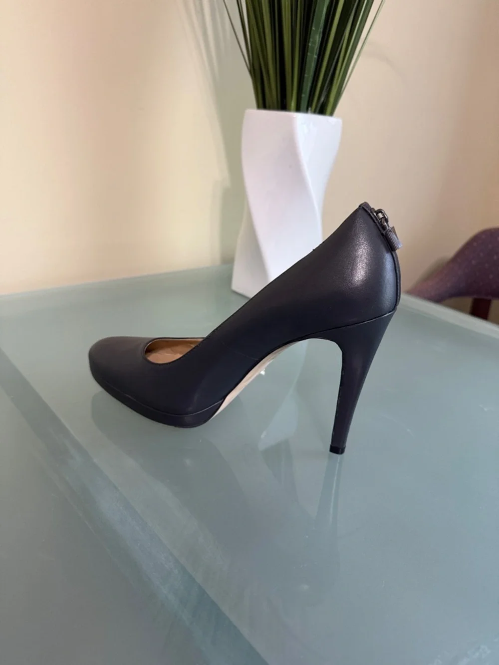 Like NEW MICHAEL Michael Kors Black Leather Stiletto Designer Pumps Size 10